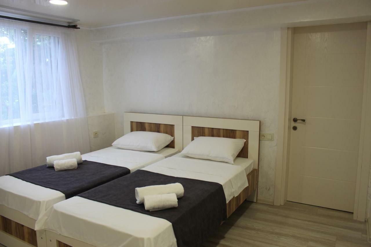 Greenview Guesthouse Batumi Exterior foto